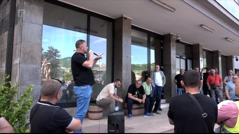 Nastavlja se nezadovoljstvo u Novoj Željezari: Protesti zbog neisplaćenih potraživanja Nastavlja se nezadovoljstvo u Novoj Željezari: Protesti zbog neisplaćenih potraživanja