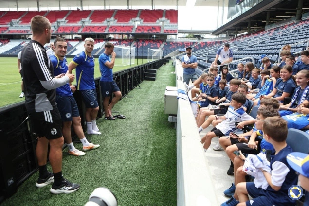 Zmajevi se družili s mladim članovima kluba St. Louis Dragons