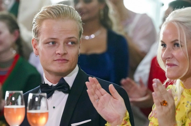 Marius Borg Høiby proglašen krivim za silovanje i više krivičnih djela, osuđen na četiri godine Marius Borg Høiby proglašen krivim za silovanje i više krivičnih djela, osuđen na četiri godine