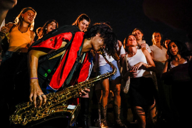 Pariz se priprema za Fête de la Musique: Očekuje se 2 miliona posjetilaca uz upozorenja zbog toplotnog talasa Pariz se priprema za Fête de la Musique: Očekuje se 2 miliona posjetilaca uz upozorenja zbog toplotnog talasa