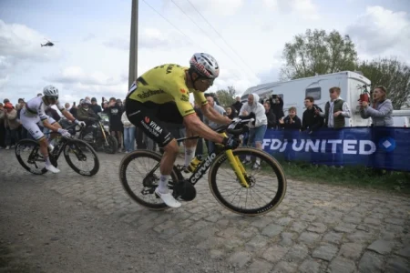 Belgijski biciklista Wout van Aert propušta Tour de France zbog povrede lakta Belgijski biciklista Wout van Aert propušta Tour de France zbog povrede lakta