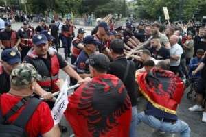 Hiljade Albanaca peti dan protestuju: Albanija nije na prodaju