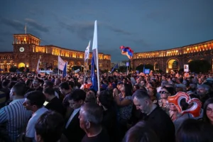 Armenija izlazi na izbore pod pritiskom Rusije i upozorenjima na ukrajinski scenarij
