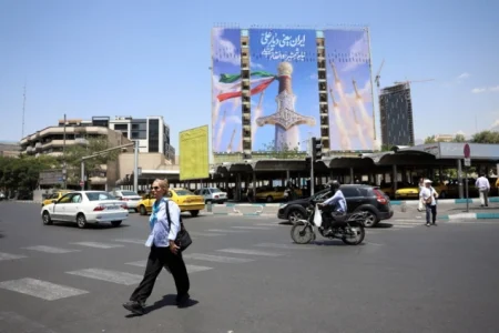 SAD izvele nove napade na Iran; Teheran gađao američke baze u Kuvajtu i Bahreinu