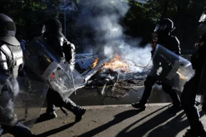 Evian i Ženeva u fokusu: Macron stigao pred početak samita, protesti protiv G7 prerasli u nerede