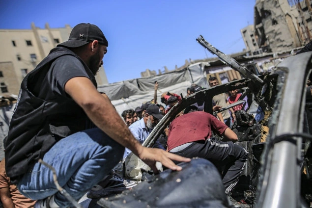 Najmanje deset Palestinaca ubijeno u izraelskim napadima na Gazu uprkos primirju Najmanje deset Palestinaca ubijeno u izraelskim napadima na Gazu uprkos primirju