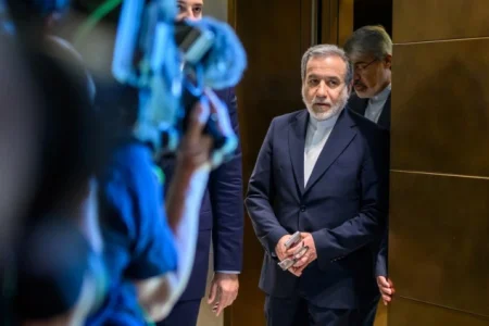 Araghchi: Hormuški moreuz ostaje pod kontrolom Irana narednih 30 dana