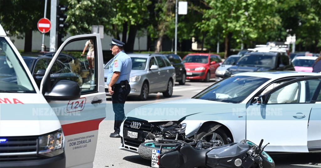https://www.nezavisne.com/novosti/hronika/Tezak-udes-u-Banjaluci-Sudar-auta-i-motora-FOTO-VIDEO/968113