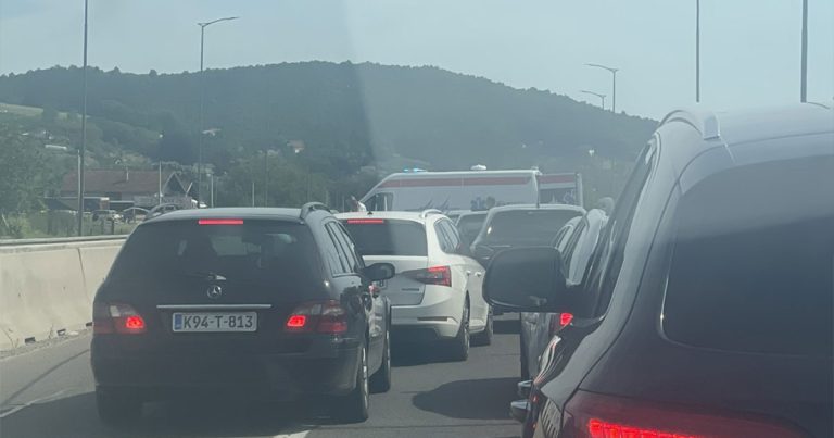 Teška nesreća na autoputu u Laktašima, ima povrijeđenih