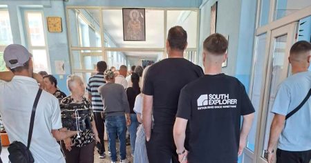 CIK: Do 11 sati najveća izlaznost u srpskim sredinama, u Zvečanu 21,59 odsto CIK: Do 11 sati najveća izlaznost u srpskim sredinama, u Zvečanu 21,59 odsto