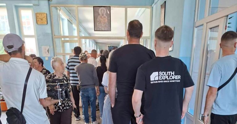 CIK: Do 11 sati najveća izlaznost u srpskim sredinama, u Zvečanu 21,59 odsto CIK: Do 11 sati najveća izlaznost u srpskim sredinama, u Zvečanu 21,59 odsto