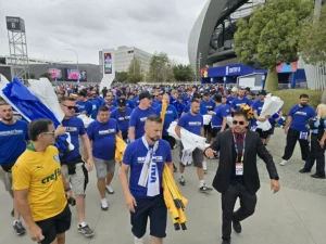 Ulice Los Angelesa ofarbane u žuto i plavo