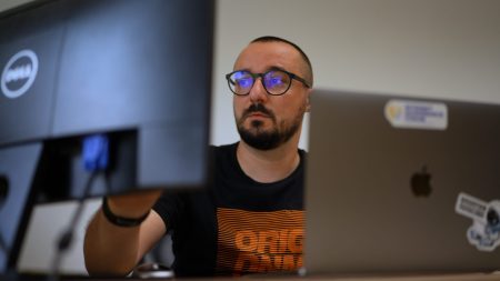 Detektor Iza Objektiva: Kako smo otkrili da su hakeri iz Sjeverne Koreje ukrali identitete državljana BiH i Srbije Detektor Iza Objektiva: Kako smo otkrili da su hakeri iz Sjeverne Koreje ukrali identitete državljana BiH i Srbije