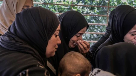 Dvoje Palestinaca ubijeno, više ranjenih u izraelskom napadu na šatore za raseljene u Gazi