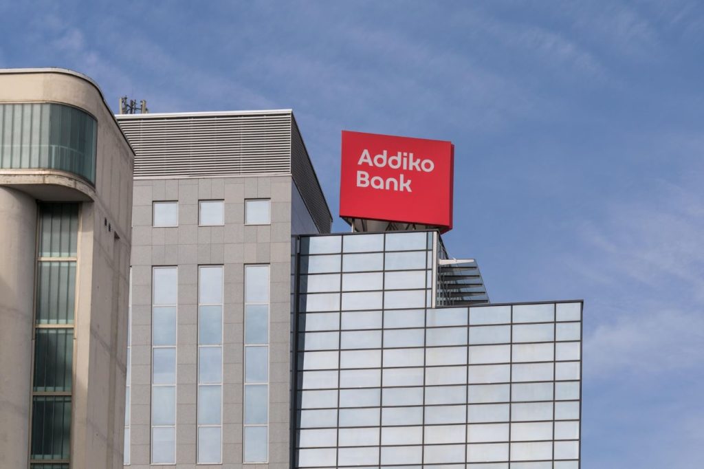 NLB diže ponudu na 37 eura, borba za Addiko sa Raiffeisenom se nastavlja
