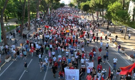 Osmi dan protesta u Tirani: Hiljade građana tražilo obustavu projekta u Zvernecu i ostavku Rame