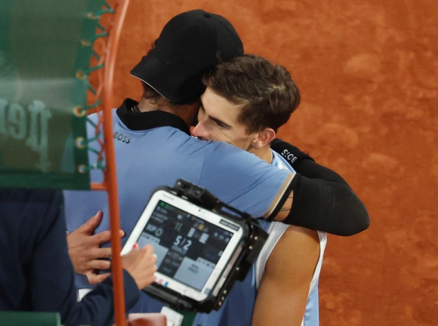 Arnaldi u polufinalu Roland Garrosa nakon što mu je Berrettini zbog povrede predao meč Arnaldi u polufinalu Roland Garrosa nakon što mu je Berrettini zbog povrede predao meč