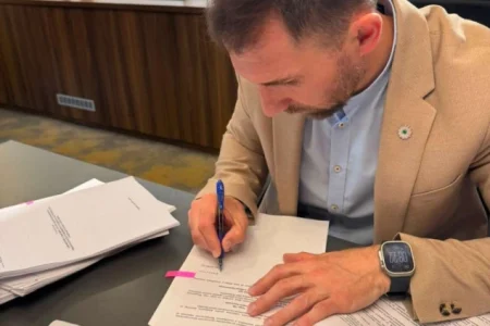 Bivši radnici Krivaje zatražili hitnu reakciju Vlade FBiH: Traže uvezivanje staža, isplatu potraživanja i zaštitu imovine preduzeća Bivši radnici Krivaje zatražili hitnu reakciju Vlade FBiH: Traže uvezivanje staža, isplatu potraživanja i zaštitu imovine preduzeća