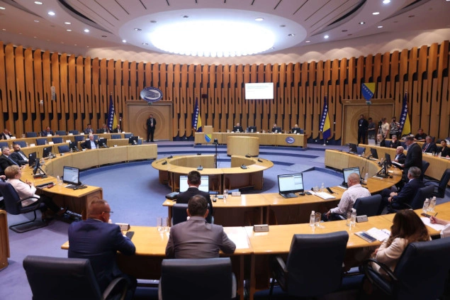 Dom naroda PSBiH usvojio izmjene Zakona o platama: Zagarantovane povišice i u slučaju neusvajanja budžeta