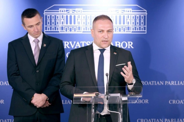 Domovinski pokret uputio Saboru rezoluciju o položaju Hrvata u BiH: Traže izbornu jedinicu, mogućnost veta i reviziju državljanstava Domovinski pokret uputio Saboru rezoluciju o položaju Hrvata u BiH: Traže izbornu jedinicu, mogućnost veta i reviziju državljanstava