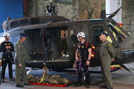 SAD donirale spasilačku dizalicu za helikoptere Oružanih snaga BiH SAD donirale spasilačku dizalicu za helikoptere Oružanih snaga BiH