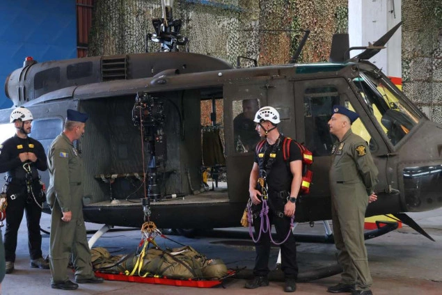 SAD donirale spasilačku dizalicu za helikoptere Oružanih snaga BiH SAD donirale spasilačku dizalicu za helikoptere Oružanih snaga BiH