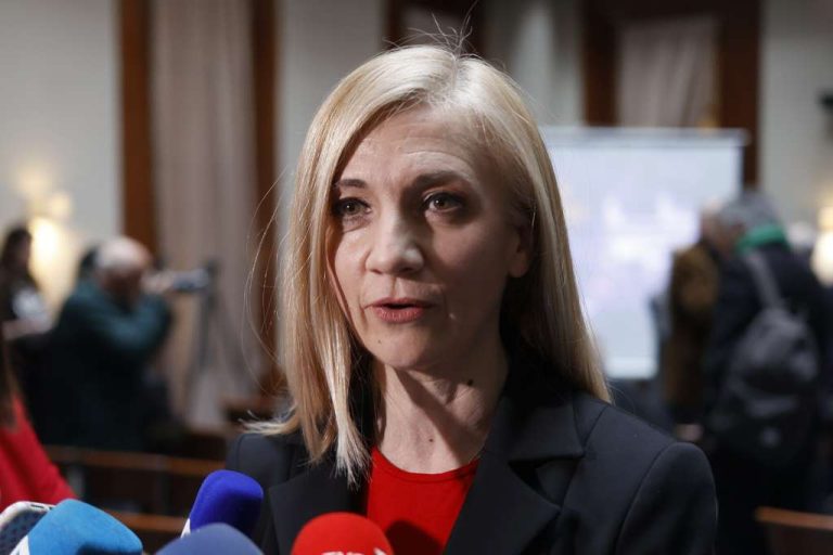 Duška Jurišić: „Hurtić me predložio za Skoplje, a sada tvrdi da nisam imala odobrenje, neka tužilaštvo provjeri sve putne naloge od 2023. godine“ Duška Jurišić: „Hurtić me predložio za Skoplje, a sada tvrdi da nisam imala odobrenje, neka tužilaštvo provjeri sve putne naloge od 2023. godine“