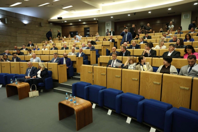 Premijer Nikšić obavijestio da će prisustvovati vanrednoj sjednici Predstavničkog doma