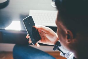 Strah od telefonskih poziva košta mlade zaposlenike povišica i poslovnih prilika
