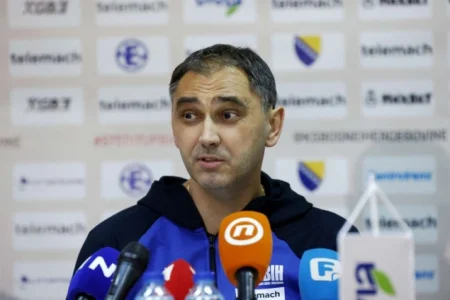 Selektor Gjergja saopštio širi spisak košarkaške reprezentacije BiH Selektor Gjergja saopštio širi spisak košarkaške reprezentacije BiH