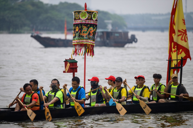 Stara tradicija posjeta zmajevim čamcima se nastavlja u Guangzhou Stara tradicija posjeta zmajevim čamcima se nastavlja u Guangzhou