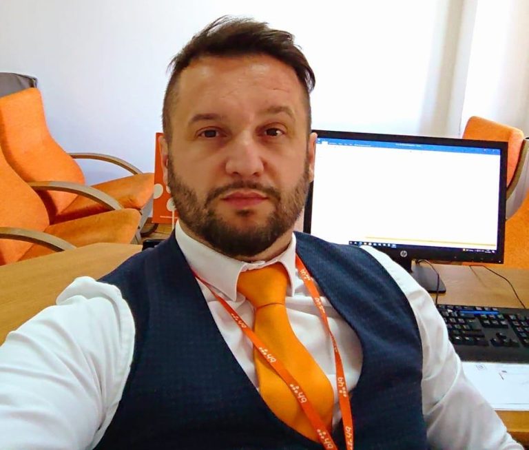 Trgovina uticajem na NiP-ov način: Vijećnik iz Živinica Suad Hadžić za pristupanje Konakovićevoj stranci nagrađen rukovodećom pozicijom u BH Telecomu Trgovina uticajem na NiP-ov način: Vijećnik iz Živinica Suad Hadžić za pristupanje Konakovićevoj stranci nagrađen rukovodećom pozicijom u BH Telecomu