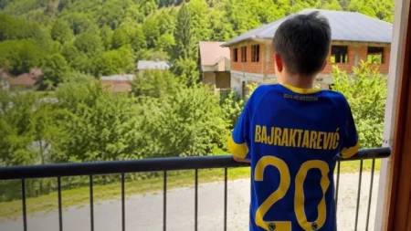 Dječak iz Srebrenice šalje poruku podrške reprezentaciji Bosne i Hercegovine Dječak iz Srebrenice šalje poruku podrške reprezentaciji Bosne i Hercegovine