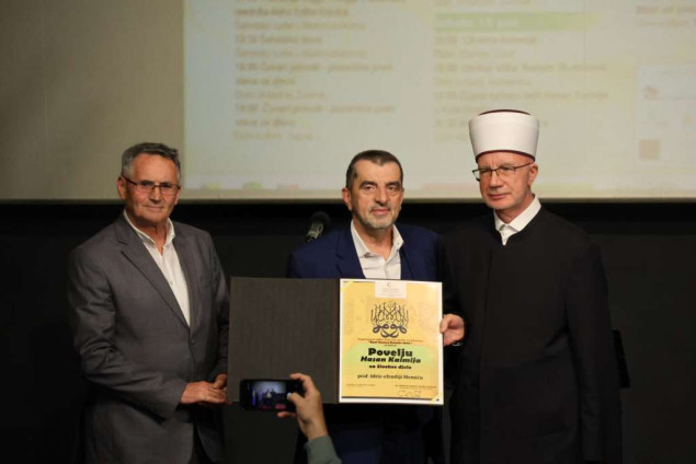 Dani Hasana Kaimije: Povelja za životno djelo Idriz-ef. Memiću, nagrađena knjiga o genocidu u Zvorniku Dani Hasana Kaimije: Povelja za životno djelo Idriz-ef. Memiću, nagrađena knjiga o genocidu u Zvorniku