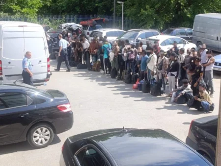 Državljanin BiH uhapšen u Kozarskoj Dubici: U kombiju pronađen 51 migrant