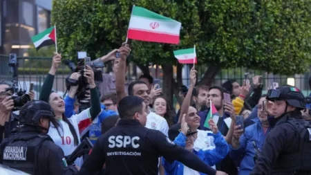Iran tvrdi da je SAD ukinuo kvotu ulaznica za njegove navijače na SP, poziva FIFA-u na reakciju Iran tvrdi da je SAD ukinuo kvotu ulaznica za njegove navijače na SP, poziva FIFA-u na reakciju