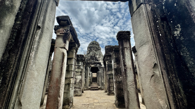 Kompleks Angkor Wat: Arhitektonsko i historijsko čudo Kambodže Kompleks Angkor Wat: Arhitektonsko i historijsko čudo Kambodže