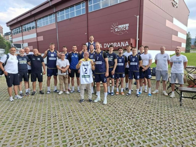 Košarkaška reprezentacija počela pripreme s 12 igrača, danas stižu Atić i Lazić Košarkaška reprezentacija počela pripreme s 12 igrača, danas stižu Atić i Lazić