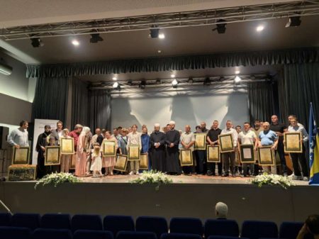 Uručene vakufname i zahvalnice vakifima Azizija džamije u Orašju