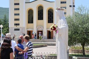 Više tisuća hodočasnika u Međugorju na 45. obljetnici Gospinih ukazanja