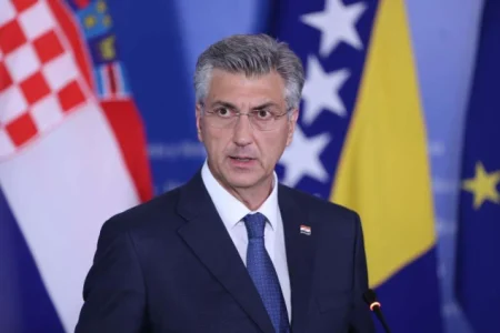 Plenković poručio Milanoviću: Neka zove Vučića