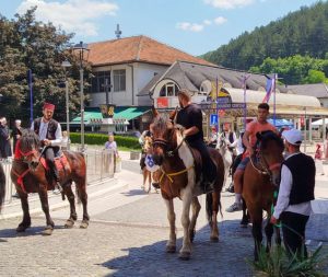 Konjanici iz Jajca krenuli u Prusac na Dane Ajvatovice