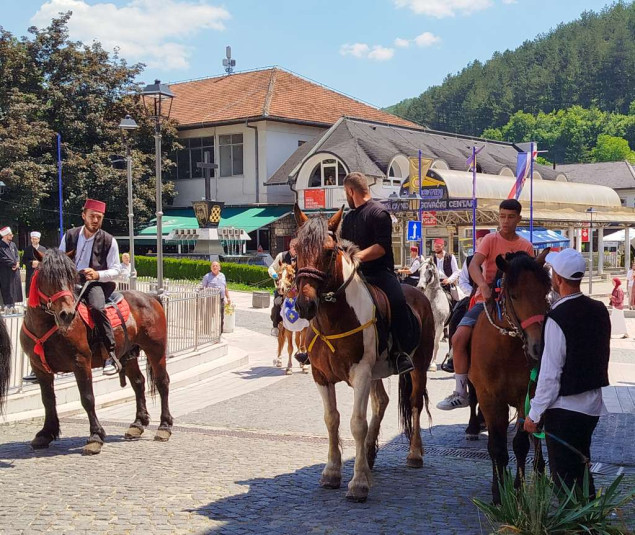 Konjanici iz Jajca krenuli u Prusac na Dane Ajvatovice