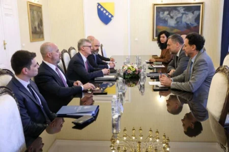 Konaković primio delegaciju SAD-a predvođenu Danielom Lawtonom Konaković primio delegaciju SAD-a predvođenu Danielom Lawtonom