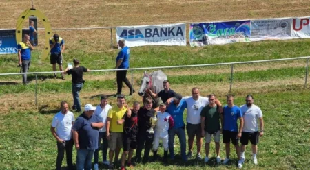 Velika Kladuša domaćin međunarodnog konjičkog spektakla: Grlo Attaco osvojilo Kup BiH Velika Kladuša domaćin međunarodnog konjičkog spektakla: Grlo Attaco osvojilo Kup BiH
