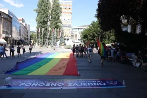 Na Trgu Susan Sontag okupljanje učesnika sedme Bh. povorke ponosa