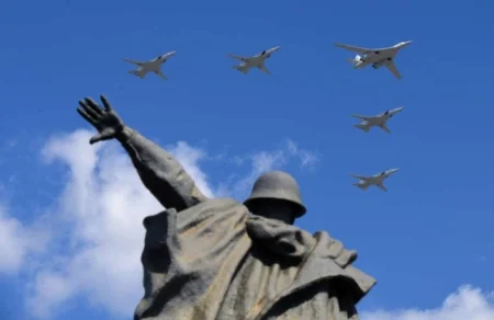 Ruski strateški bombarder Tu-22M3 srušio se tokom trenažnog leta u Sibiru Ruski strateški bombarder Tu-22M3 srušio se tokom trenažnog leta u Sibiru