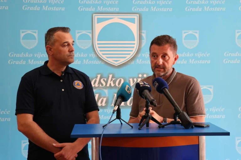 U Mostaru i dalje izvanredno stanje zbog požara na deponiji, određena pretovarna lokacija za otpad U Mostaru i dalje izvanredno stanje zbog požara na deponiji, određena pretovarna lokacija za otpad