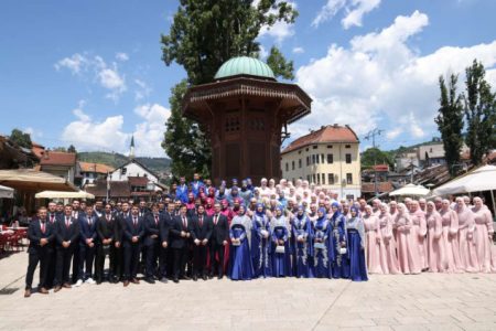 Maturalni dan okupio odlične i učenike generacije medresa i gimnazija Islamske zajednice Maturalni dan okupio odlične i učenike generacije medresa i gimnazija Islamske zajednice