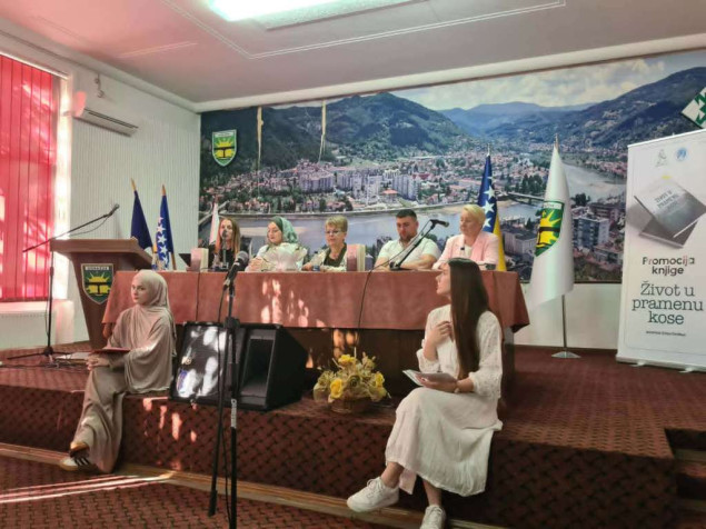 U Goraždu promovisana knjiga Život u pramenu kose, istinita priča Fočanke Zehre Murguz